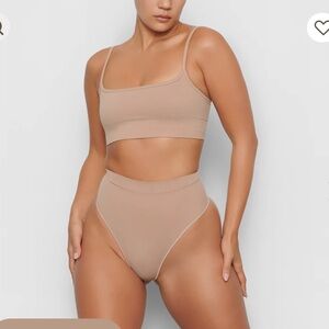 New Skims Seamless Sculpt Mid Waist Thong Small